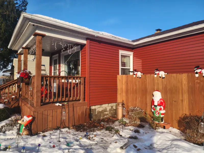 Siding red
